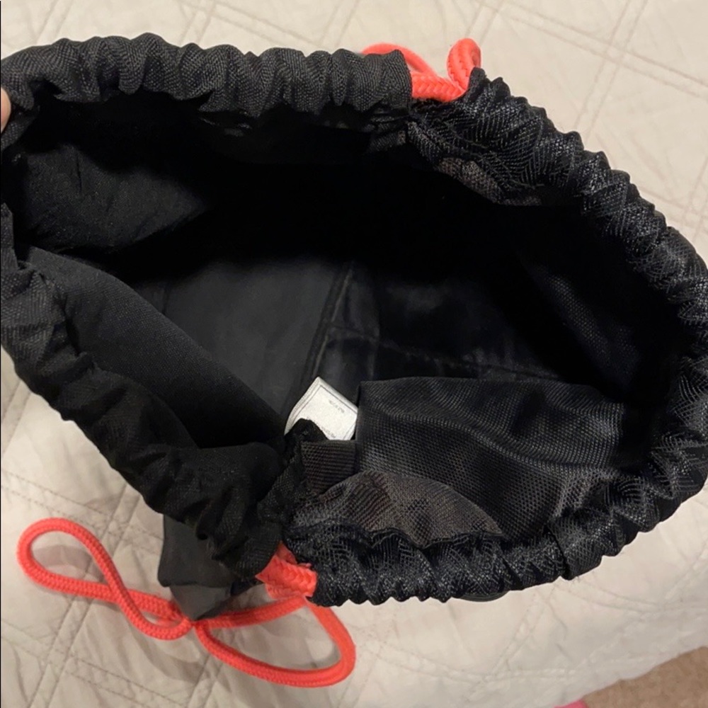 Adidas drawstring bag - Picture 3 of 4